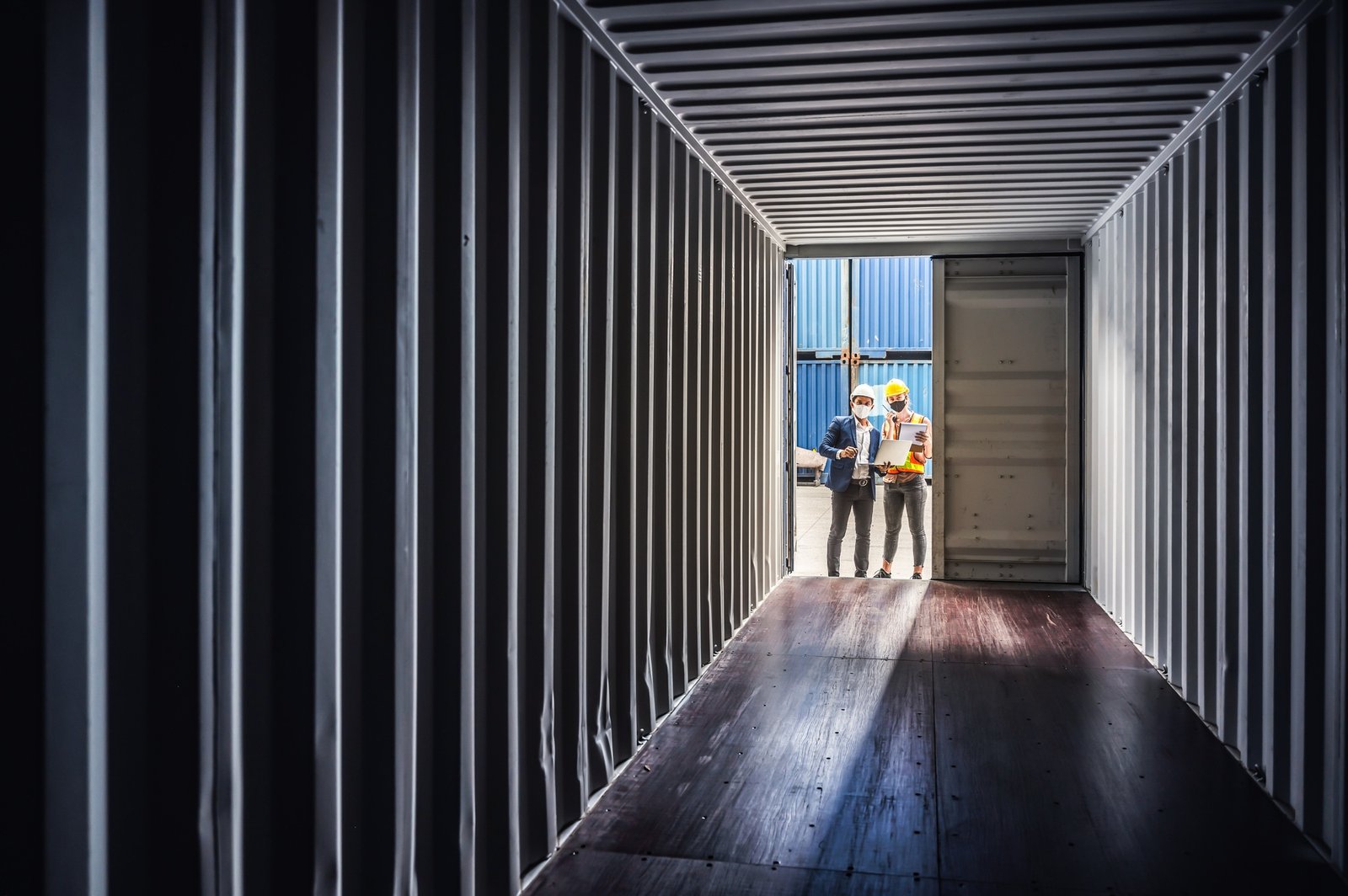 Engineers and supervisors are checking the quality of shipping containers